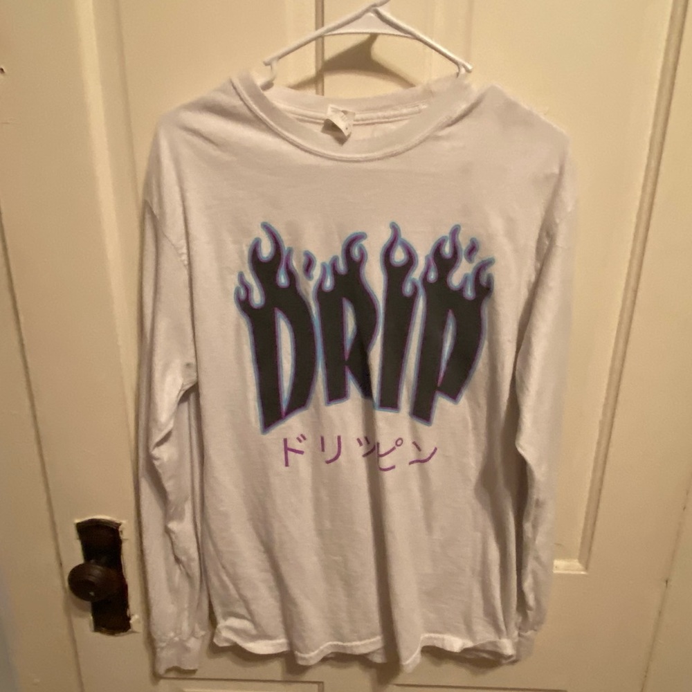 comfy white shirt long sleeved